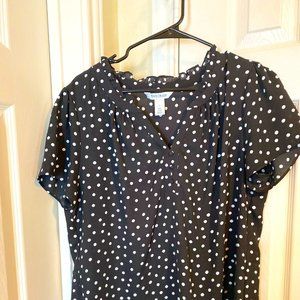 poka-dot short sleeve blouse
